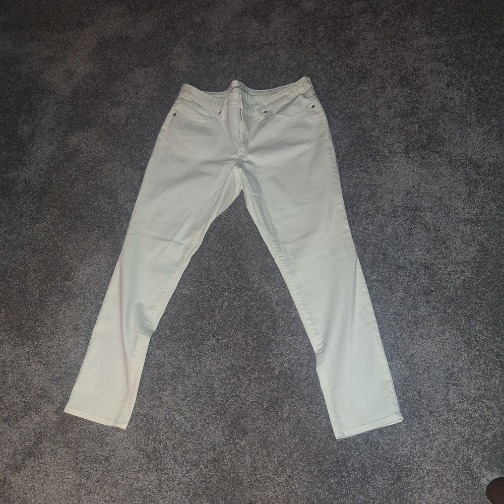 White Straight-Leg Pants. Suze 16/33**
